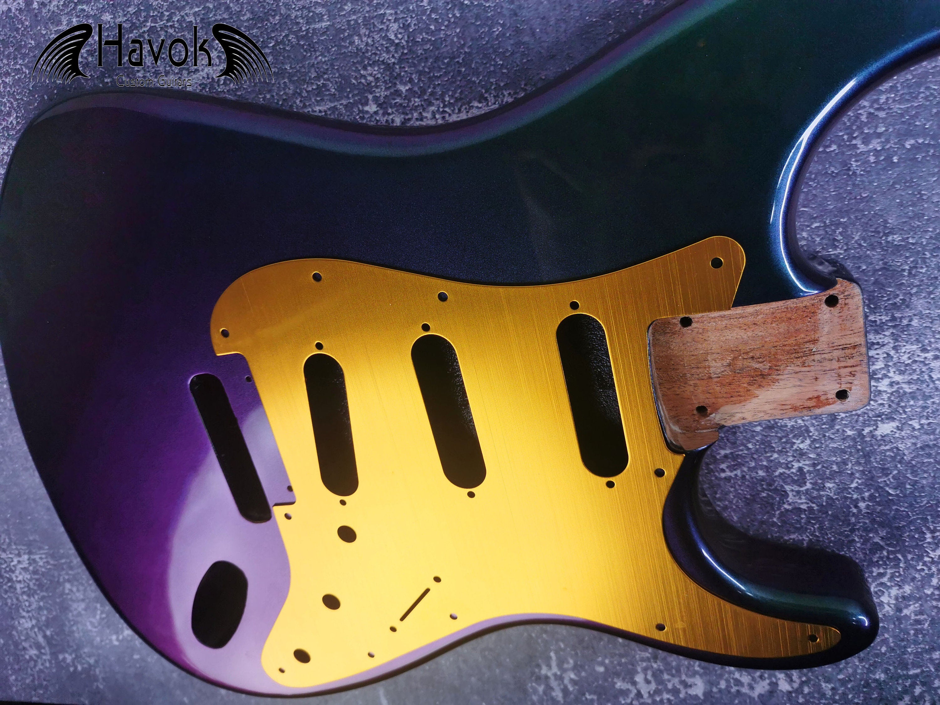 Guitar guard 11-Holes Aluminum Anodized  Gold Modern Style Strat SSS Guitar Pickguard Scratch Plate Fits for S type guitar