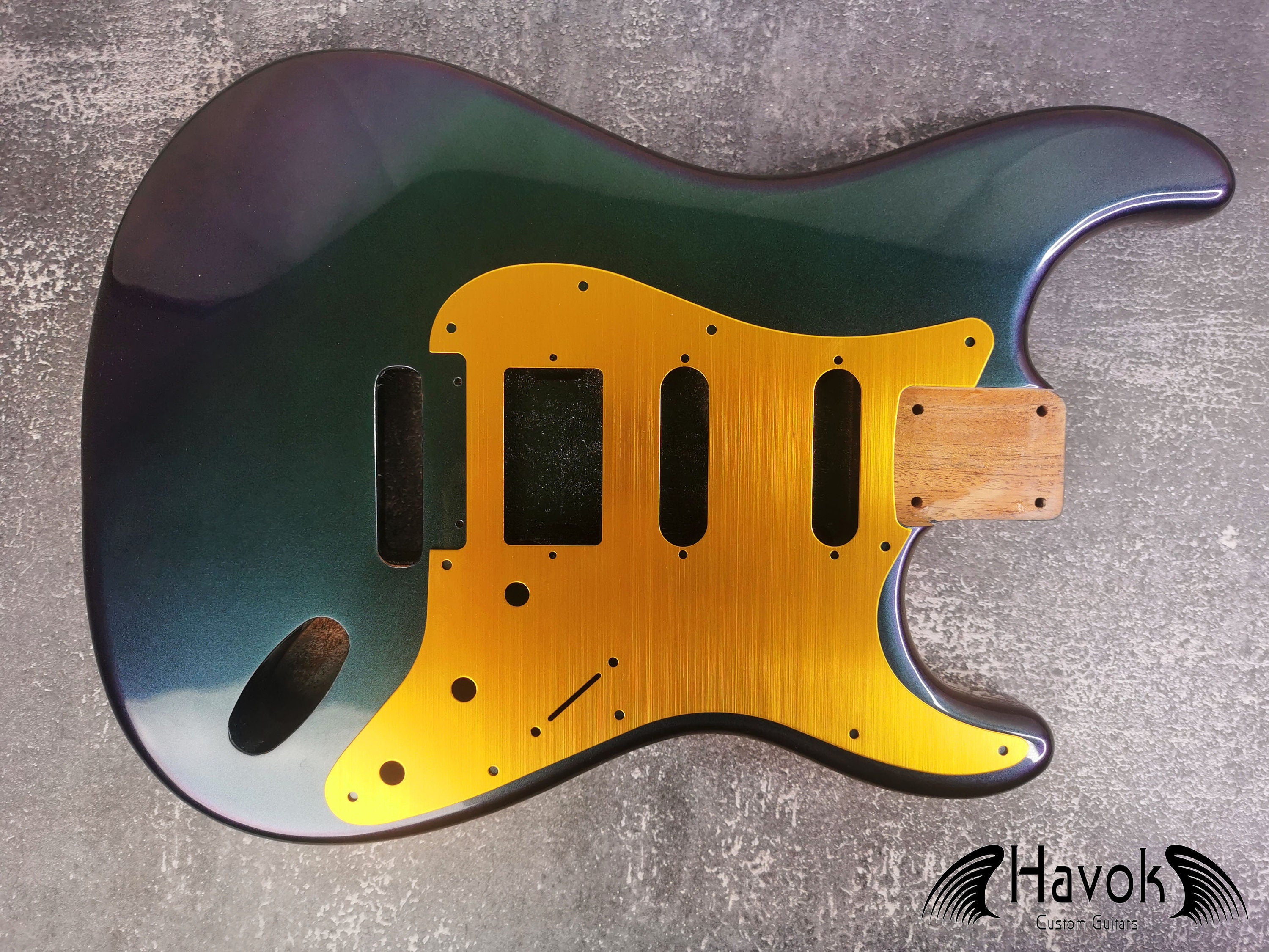 Guitar guard 11-Holes Anodized Gold Modern Style Strat HSS Guitar Pickguard Scratch Plate Fits for S type guitar