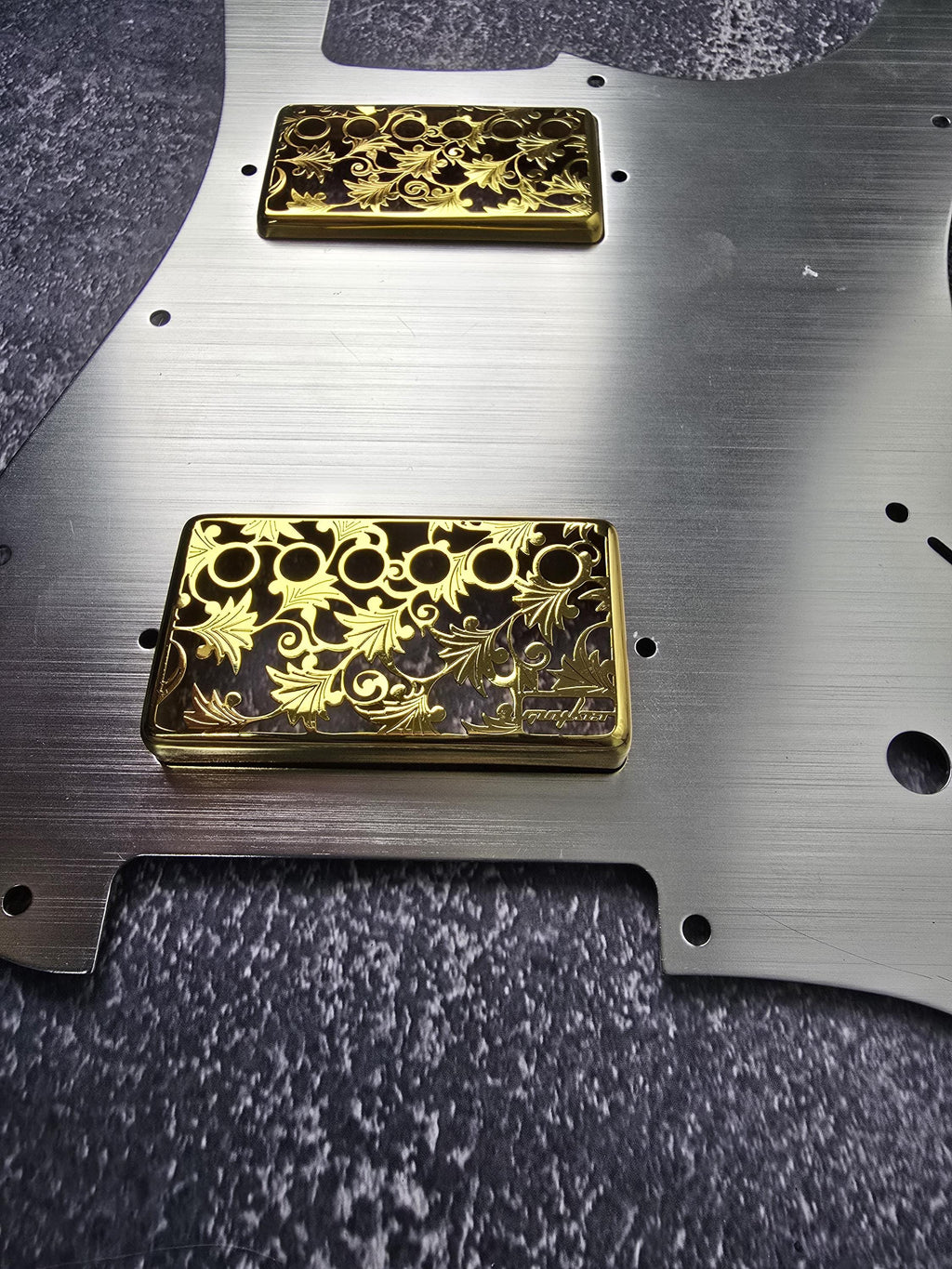 Flower Gold Humbucker Shield, Guitar Pickup Covers Gear Pattern for LP, High End Accessory and Replacement
