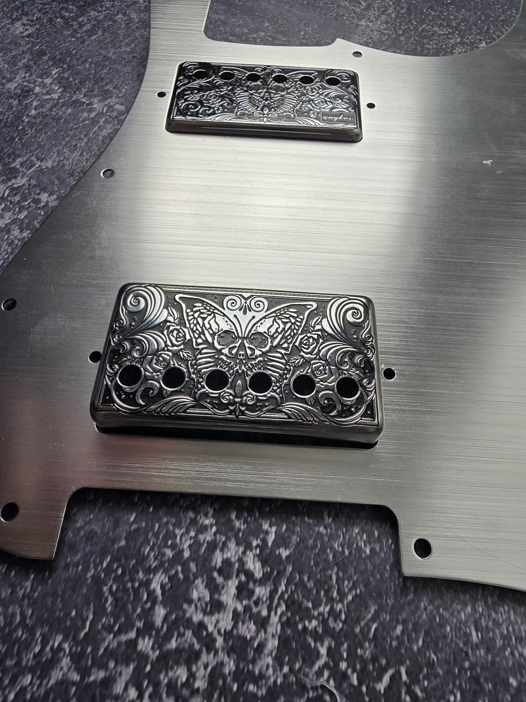 Skull Moth Gold Humbucker Shield, Guitar Pickup Covers Gear Pattern for LP, High End Accessory and Replacement